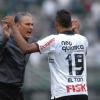 ...e abra�o no t�cnico