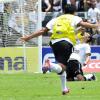 Jogadores comemoram o t�tulo na hora do apito final