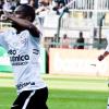 Elias comemora o gol da partida