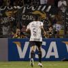 Bruno Cesar foi comemorar o gol perto da torcida