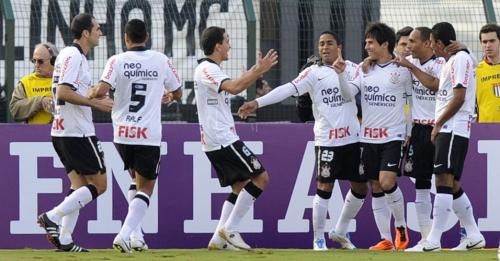 http://www.meutimao.com.br/_upload/galeria/62_jogadores_do_corinthians_comemoram_juntos_o_gol_de_william.jpg