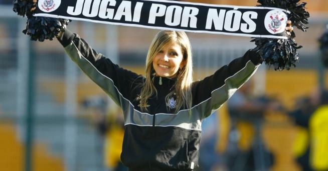 Linda Cheerleader do Corinthians antes da partida começar