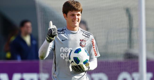 Renan estreiou pelo Corinthians nessa partida contra o Cruzeiro