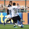 Chic�o e Neymar disputam bola