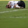 Dentinho se machuca em disputa de bola com o Felipe