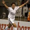 Paulo Andr� comemorando o segundo gol