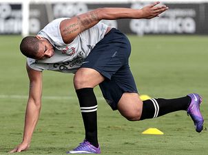 Adriano será titular do Corinthians diante do Guarani, sábado