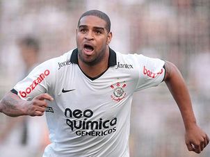 Adriano será titular novamente, após ficar fora do jogo diante da Lusa