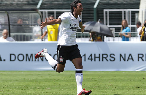 Antônio Carlos marcou os dois gols que garantiram a virada e o título na Copa SP