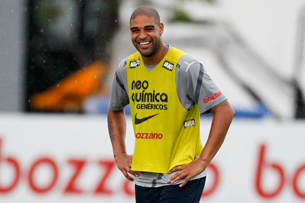 Como Liedson será preservado para evitar lesões, Adriano será titular pela segunda vez neste ano