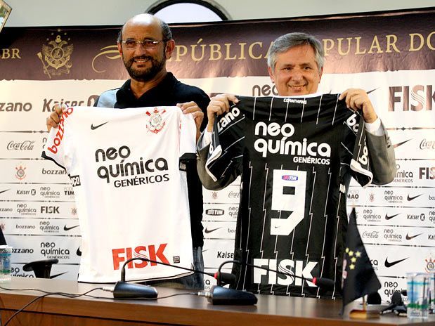 Diretor de marketing Luís Paulo Rosenberg (esq) já havia anunciado a intenção de comprar um jogador
