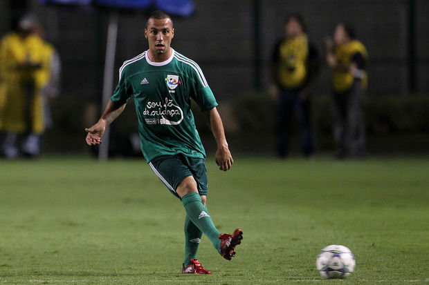 Empresário do volante exige aumento salarial para que ele continue vestindo a camisa da Lusa em 2012