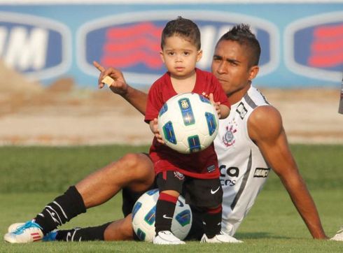 Filho de Jorge Henrique 'treina' no Corinthians