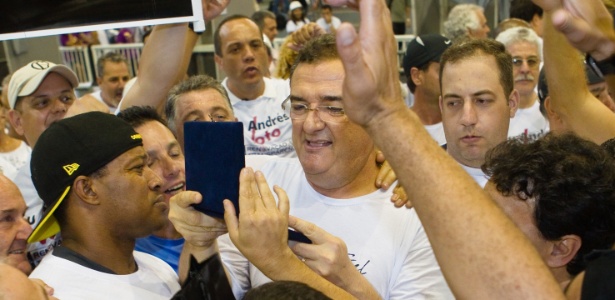 Mario Gobbi foi eleito no sábado e será o presidente do Corinthians até o final de 2014