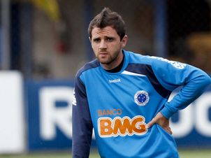 Montillo briga para receber um aumento no Cruzeiro ou se transferir para o Corinthians