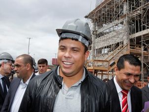 Ronaldo durante a confirmação da abertura da copa do mundo no estádio do Corinthians