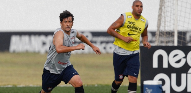 Sem Adriano, meia Douglas é uma das apostas do Corinthians diante do Guarani