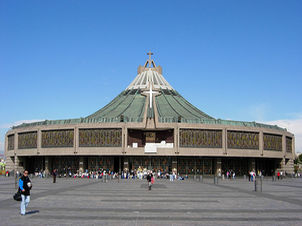 Tite aproveitou o momento de folga na Cidade do México e foi visitar a Basílica de Guadalupe
