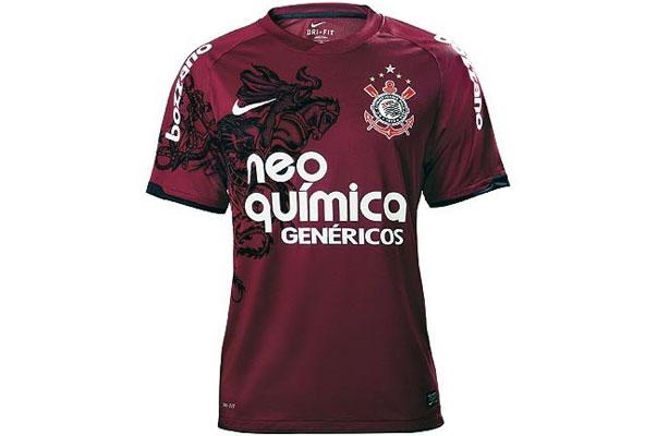 A camisa grená do Corinthians homenageia o Torino e o São Jorge