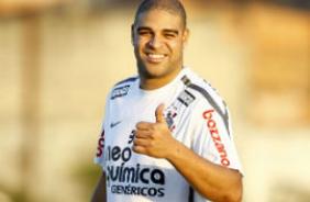 Adriano caminhou ao redor do campo na semana passada e acenou positivamente