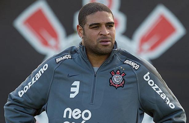 Adriano fez seu primeiro coletivo na última terça e fez três gols