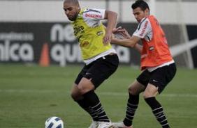 Adriano participou do coletivo inteiro e exibiu uma melhora em sua movimentação