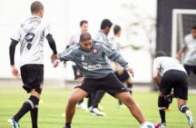 Adriano participou do treino junto aos companheiros