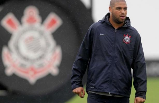 Adriano será cortado do jogo contra a Portuquesa