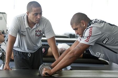 Adriano só volta a jogar no Corinthians se perder peso e fortalecer musculatura