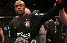 Andeson Silva com o uniform do Corinthians no UFC