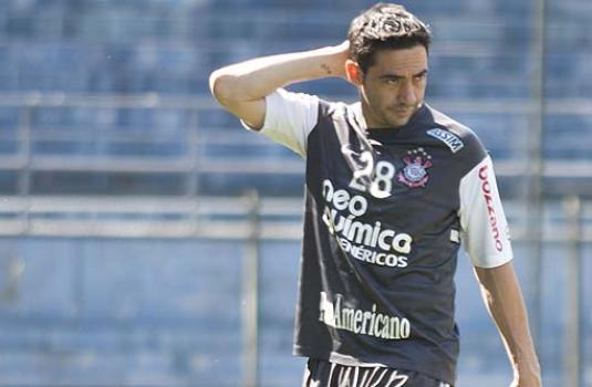 Chicão continua treinando mas não deve jogar mais em 2011