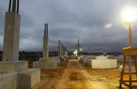 Colunas de sustentação do futuro estádio do Corinthians
