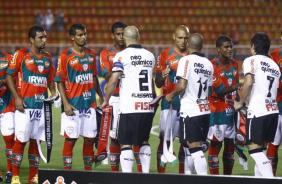 Corinthians e Portuguesa entregando as faixas de campeões das séries A e B
