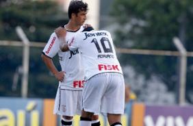 Douglas e Adriano jogaram juntos contra o São Caetano