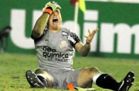 Júlio César teve uma luxação no dedo mas mesmo com muita dor, continuou jogando