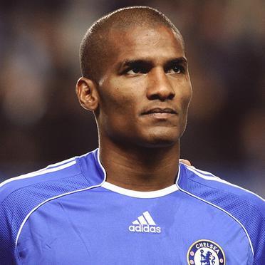 Malouda não esta satisfeito no Chelsea e quer encerrar a carreira aqui no Brasil