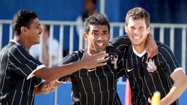 Timão atropela o Santos e é campeão do Brasileiro de Clubes em SP: 4 a 1