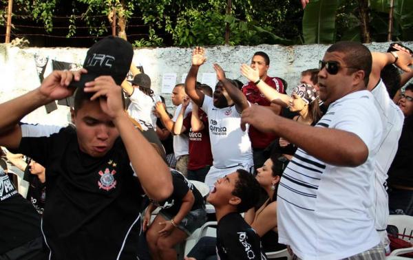 Torcida do Corinthians comemora ttulo no Rio de Janeiro