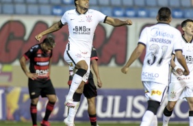 derson comemorando seu gol marcado contra o Oeste pelo Campeonato Paulista