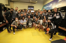 Elenco reunido em comemorao aos 469 jogos de Cssio pelo Corinthians