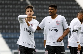 Matheus Arajo comemora seu gol contra o Grmio, pela estreia do Brasileiro Sub-20