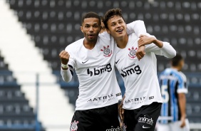 Vitinho e Matheus Arajo na estreia do Corinthians pelo Brasileiro Sub-20