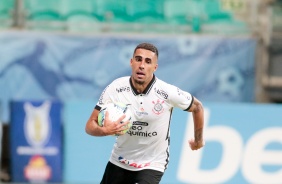 Gabriel marcou o nico gol do Corinthians contra o Bahia, na Fonte Nova