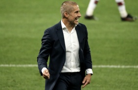 Sylvinho fez seu primeiro jogo oficial como treinador do Corinthians, contra o Atltico-GO