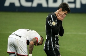 Vital lamenta o pnalti desperdiado no jogo entre Corinthians e Atltico-Go, pelo Brasileiro