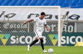 Zagueiro Gil durante partida entre Corinthians e Grmio, pelo Campeonato Brasileiro