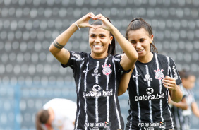 Miri e Mariza na comemorao do gol do Corinthians