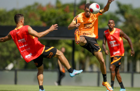 Joo Victor e Jnior Moraes em treino do Corinthians