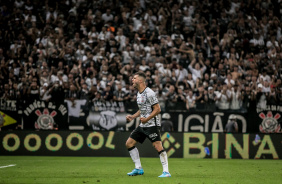 Jnior Moraes fez sua estreia e j bateu pnalti pelo Corinthians