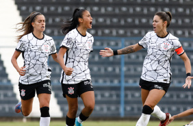 Jheni, Jaque e Gabi Zanotti comemoram gol do Corinthians